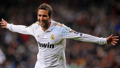 贝里瓦尔闪耀欧冠舞台，传中造乌龙+全场最佳，热刺力克黄潜占先机