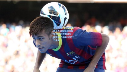 喜从天降！37岁迪马利亚办公室低调领奖 生涯37冠传奇续写 本赛季15场10球宝刀未老