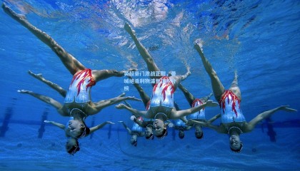 英超豪门激战正酣，曼城绝杀利物浦登顶积分榜