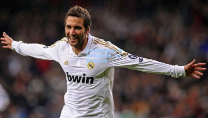 意甲联赛激战正酣，国际米兰强势领跑，尤文图斯紧追不舍